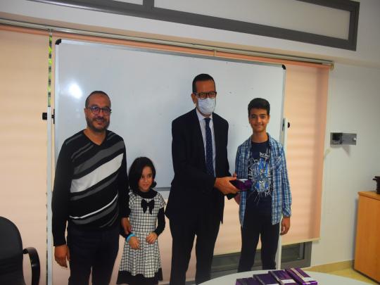 الوكالة الوطنية للترددات تحتفل بيوم العلم