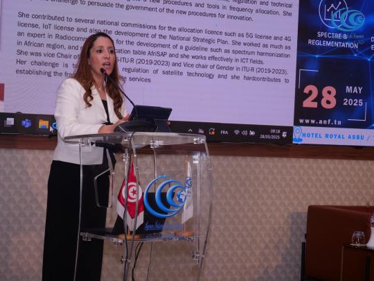 L’Agence Nationale des Fréquences a organisé, le mercredi 28 mai 2025, un atelier national intitulé &quot; Déploiement et Opportunités des Réseaux Privés 5G», à l’hôtel Royal ASBU à Tunis, en présence d’un parterre d’experts internationaux, d’acteurs nationaux du secteur des télécommunications ainsique des opérateurs publics de téléphonie mobile en Tunisie. Cet atelier visait à instaurer un dialogue national et une réflexion collective en vue d’établir les bases d’une approche concrète et claire pour le déploiem