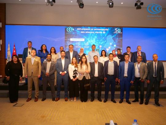 L’Agence Nationale des Fréquences a organisé, le mercredi 28 mai 2025, un atelier national intitulé &quot; Déploiement et Opportunités des Réseaux Privés 5G», à l’hôtel Royal ASBU à Tunis, en présence d’un parterre d’experts internationaux, d’acteurs nationaux du secteur des télécommunications ainsique des opérateurs publics de téléphonie mobile en Tunisie. Cet atelier visait à instaurer un dialogue national et une réflexion collective en vue d’établir les bases d’une approche concrète et claire pour le déploiem