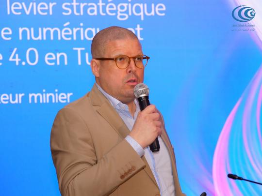 L’Agence Nationale des Fréquences a organisé, le mercredi 28 mai 2025, un atelier national intitulé &quot; Déploiement et Opportunités des Réseaux Privés 5G», à l’hôtel Royal ASBU à Tunis, en présence d’un parterre d’experts internationaux, d’acteurs nationaux du secteur des télécommunications ainsique des opérateurs publics de téléphonie mobile en Tunisie. Cet atelier visait à instaurer un dialogue national et une réflexion collective en vue d’établir les bases d’une approche concrète et claire pour le déploiem
