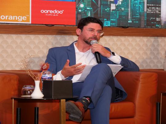 L’Agence Nationale des Fréquences a organisé, le mercredi 28 mai 2025, un atelier national intitulé &quot; Déploiement et Opportunités des Réseaux Privés 5G», à l’hôtel Royal ASBU à Tunis, en présence d’un parterre d’experts internationaux, d’acteurs nationaux du secteur des télécommunications ainsique des opérateurs publics de téléphonie mobile en Tunisie. Cet atelier visait à instaurer un dialogue national et une réflexion collective en vue d’établir les bases d’une approche concrète et claire pour le déploiem